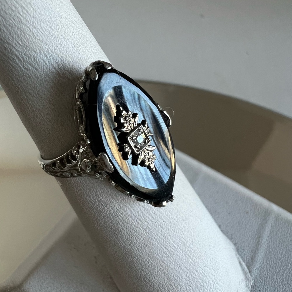 Vtg 18 karat white gold diamond/onyx ring